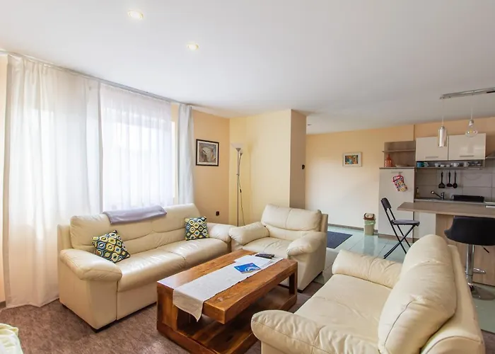 Déli Terasz B Free Parking, Self-check-in Anytime Apartman