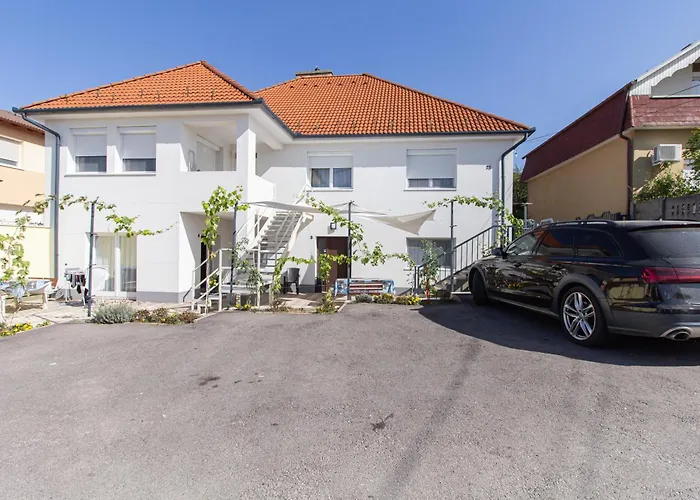 Déli Terasz B Free Parking, Self-check-in Anytime